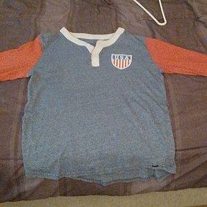 Large medium sleeved 3 button t-shirt